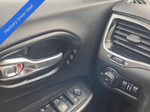 Used 2021 Jeep Cherokee Limited FWD image 25