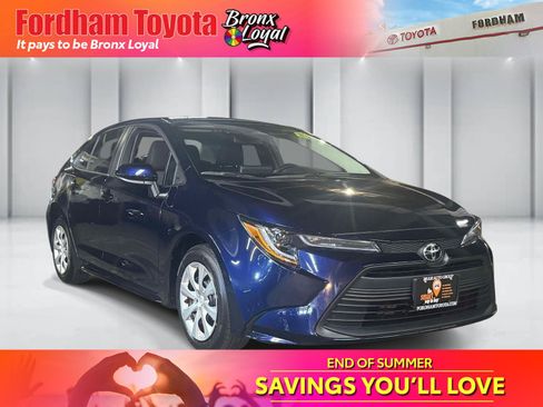 Used 2025 Toyota Corolla LE FWD image 1