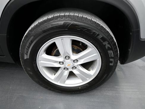 Used 2020 Chevrolet Trax LS w/ Tint and Cruise Package image 19