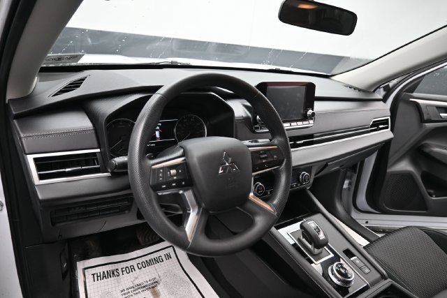 Used 2024 Mitsubishi Outlander ES AWD/4WD image 18
