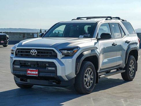 New 2026 Toyota 4Runner SR5 image 3