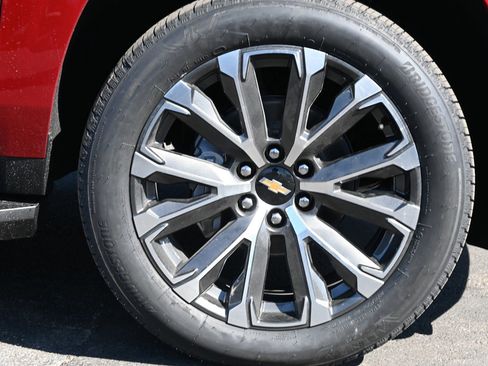 Used 2025 Chevrolet Tahoe High Country image 12