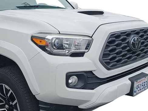 Used 2020 Toyota Tacoma TRD Sport w/ Technology Package RWD image 9