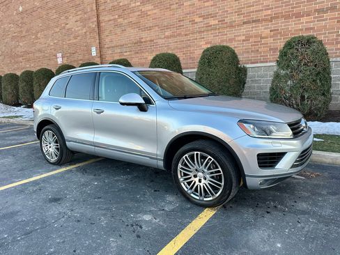 Used 2016 Volkswagen Touareg Sport image 51