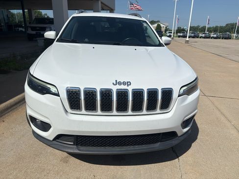 Used 2019 Jeep Cherokee Latitude Plus w/ Comfort/Convenience Group AWD/4WD image 3