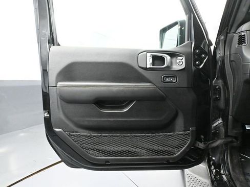 Used 2024 Jeep Wrangler Sahara image 19