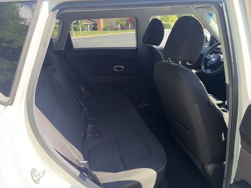 Used 2015 Kia Soul + FWD image 22