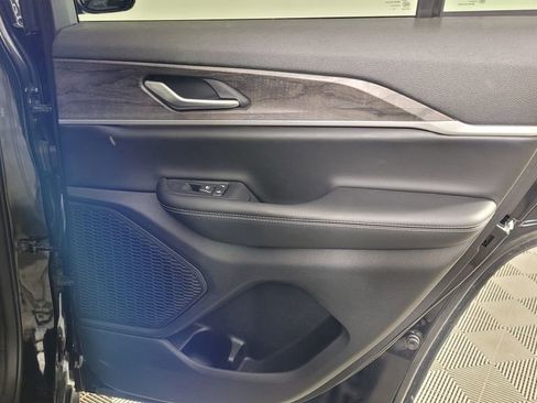 Used 2023 Jeep Grand Cherokee Limited image 33