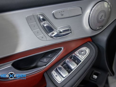 Used 2021 Mercedes-Benz GLC 300 4MATIC image 12