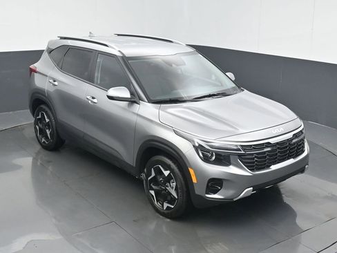 Used 2025 Kia Seltos S image 3