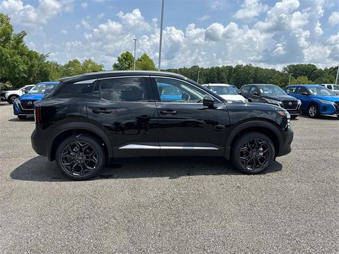 New 2025 Nissan Kicks SR image 3