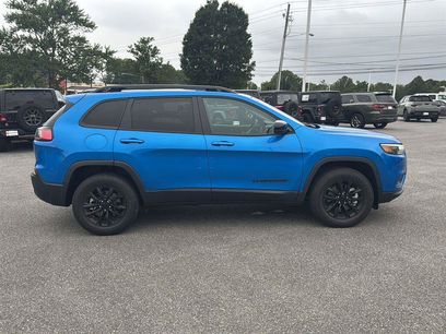 Used 2023 Jeep Cherokee Altitude Lux