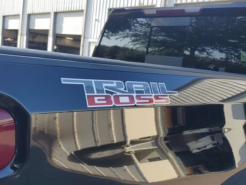 Used 2021 Chevrolet Silverado 1500 LT Trail Boss w/ Convenience Package II AWD/4WD image 9