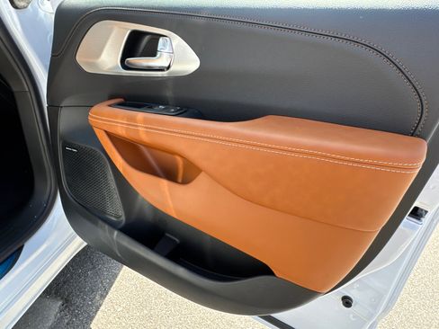 New 2026 Chrysler Pacifica Pinnacle FWD image 18