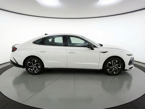 Used 2025 Hyundai Sonata SEL FWD image 11