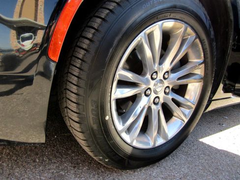 Used 2016 Chrysler 300 C image 35