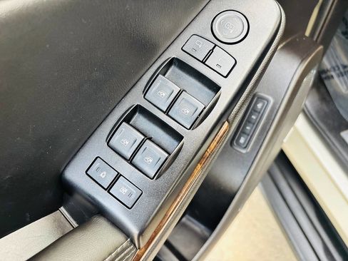 Used 2016 Chevrolet Suburban LT image 34