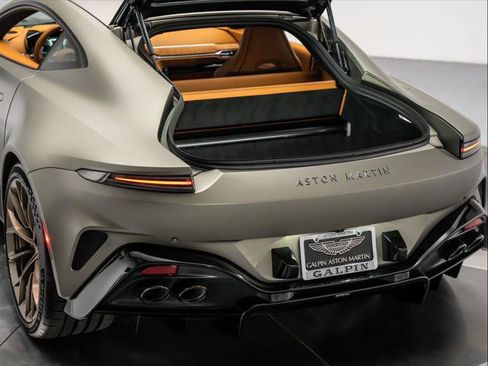 Used 2025 Aston Martin V8 Vantage Coupe image 35