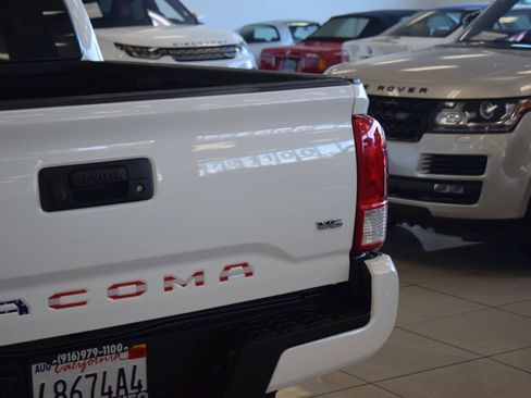 Used 2017 Toyota Tacoma SR AWD/4WD image 33