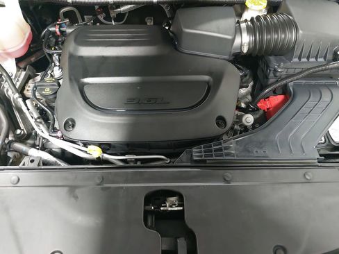 Used 2025 Chrysler Pacifica Select image 32