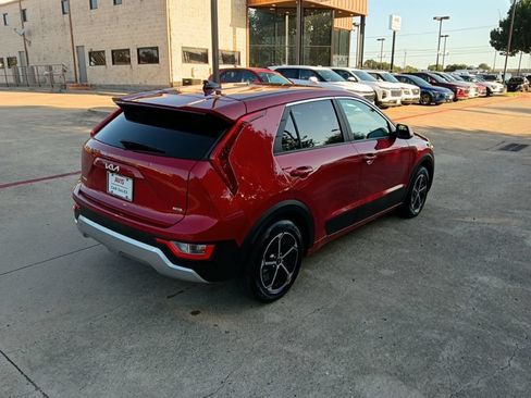 Used 2025 Kia Niro LX FWD image 7