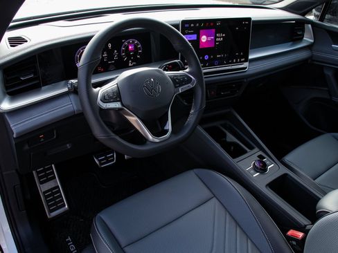 New 2026 Volkswagen Tiguan SE R-Line FWD image 9