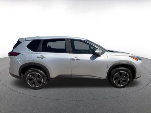 Used 2025 Nissan Rogue SV FWD image 16