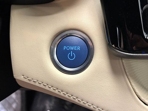 Used 2020 Toyota Highlander XLE AWD/4WD image 27