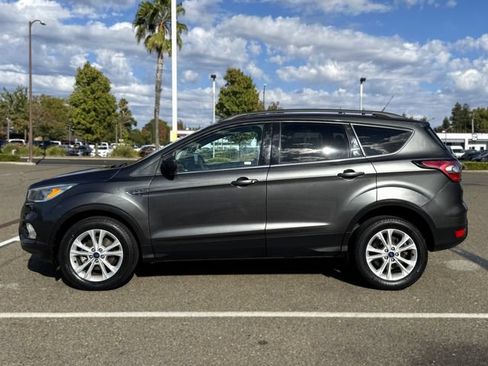 Used 2018 Ford Escape SE w/ SE Sync 3 Package FWD image 8