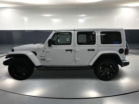 Used 2018 Jeep Wrangler Unlimited Sahara w/ Dual Top Group AWD/4WD image 11