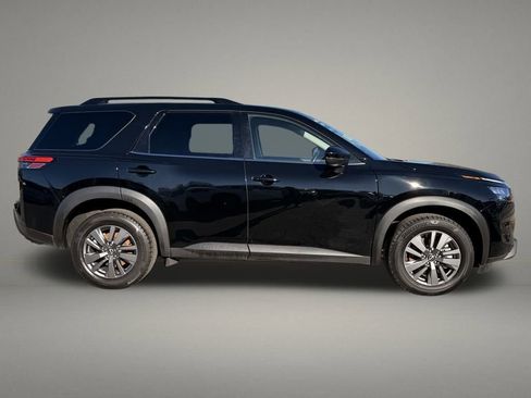 Used 2025 Nissan Pathfinder SV image 6
