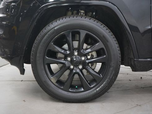 Used 2018 Jeep Grand Cherokee Altitude image 31