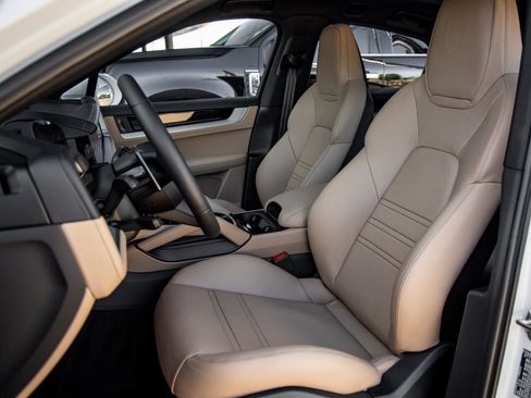 New 2026 Porsche Cayenne Coupe image 5