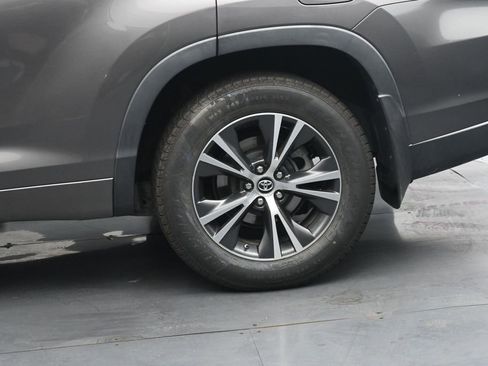 Used 2016 Toyota Highlander XLE AWD/4WD image 13