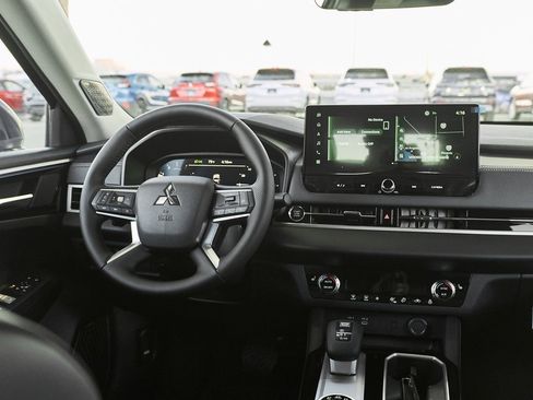 New 2026 Mitsubishi Outlander SE image 36