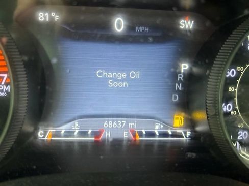 Used 2019 Jeep Cherokee Overland w/ Technology Group AWD/4WD image 5