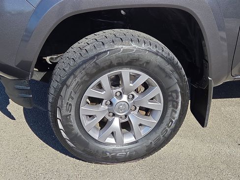 Used 2018 Toyota Tacoma SR5 image 8