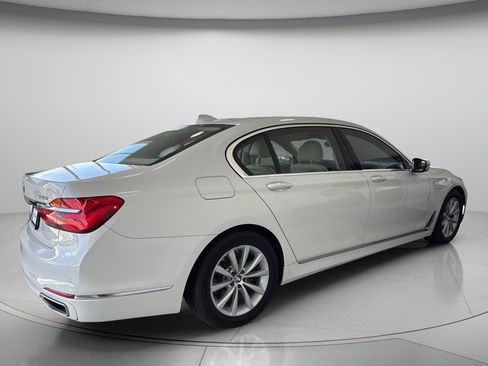 Used 2019 BMW 740i RWD image 5