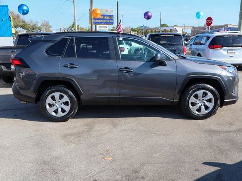 Used 2021 Toyota RAV4 LE image 7