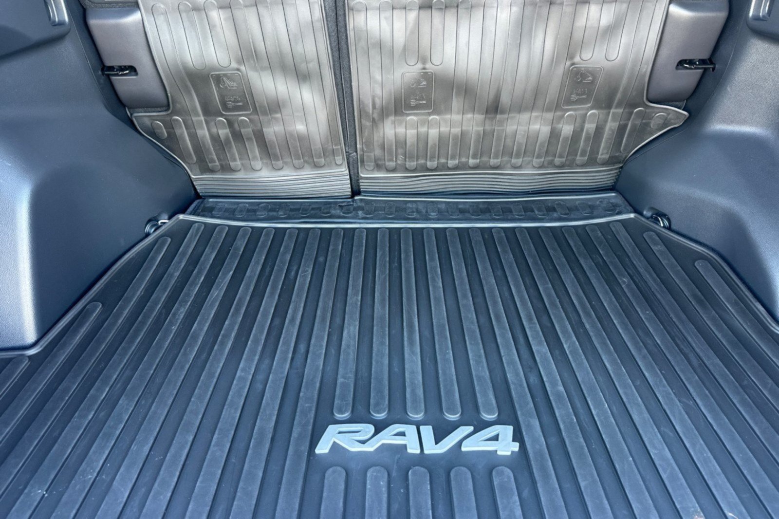 Certified 2022 Toyota RAV4 XLE w/ Convenience Package AWD/4WD image 14