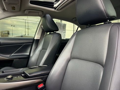 Used 2018 Lexus IS 300 image 36