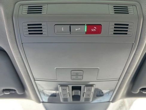 Certified 2024 Volkswagen Taos SE FWD image 39
