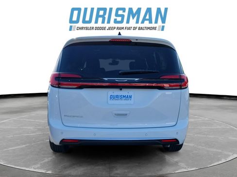 New 2027 Chrysler Pacifica Select w/ Family Tech Group FWD image 5