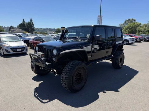 Used 2017 Jeep Wrangler Unlimited Rubicon w/ Cold Weather Group AWD/4WD image 4