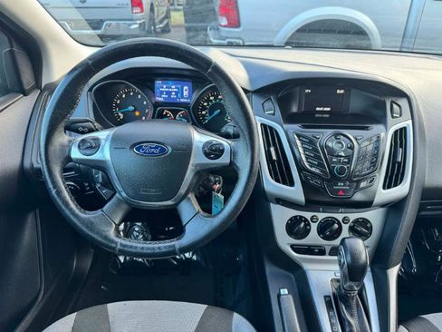 Used 2014 Ford Focus SE w/ SE Sport Package image 18