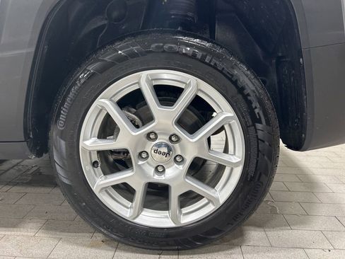 Used 2022 Jeep Renegade Latitude w/ Convenience Group image 28