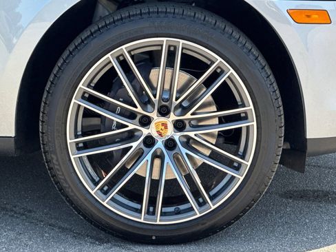 Used 2026 Porsche Macan AWD/4WD image 41