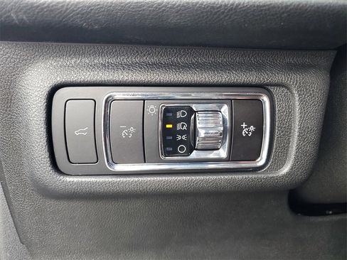 Used 2023 Lincoln Corsair FWD w/ Equipment Group 101A image 31