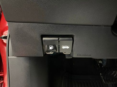 Used 2020 Nissan Versa SV w/ Trunk Package image 27