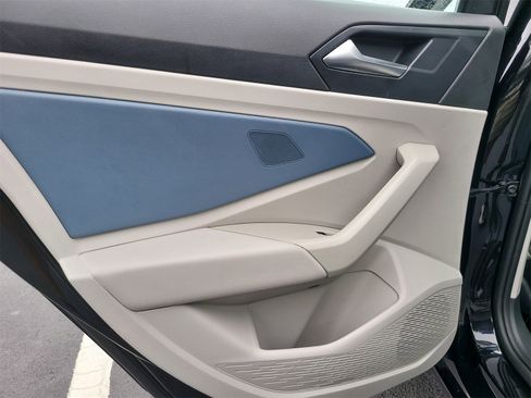 Certified 2025 Volkswagen Jetta SE image 10